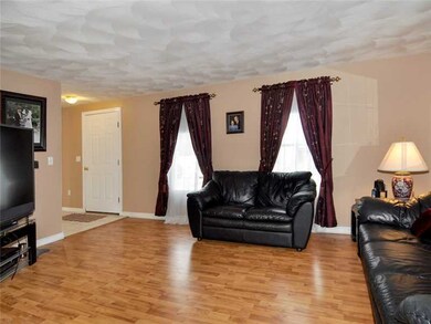 25 Nicolas Ln, Warwick, RI 02886 - photo 4