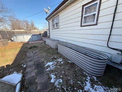 518 E Keyes St, Du Quoin, IL 62832 - photo 4