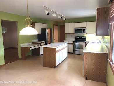 2 Shadowbrook Dr, Clifton Park, NY 12065 - photo 4