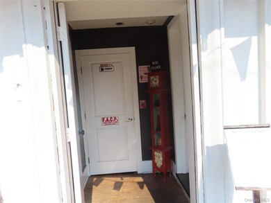 45 Deer Park Ave unit 2nd fl, Babylon, NY 11702 - photo 3