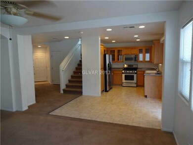 Kitchen. REFRIGERATOR INCLUDED! DECORATIVE GLASS F