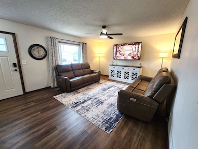 1211 E 33rd Dr, Kearney, NE 68847 - photo 3