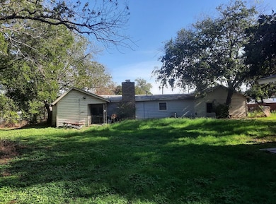 1385 W Swan St, Stephenville, TX 76401 - photo 3