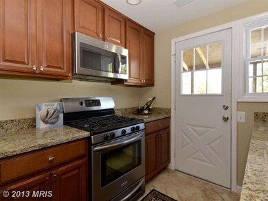 948 Foxridge Ln, Essex, MD 21221 - photo 2