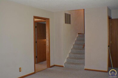 3725 SW 30th St, Topeka, KS 66614 - photo 7