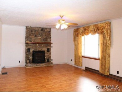 17 Ridgewood Acres Dr unit 2, Hendersonville, NC 28792 - photo 3