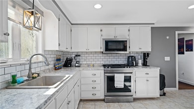 16 Eastman St, Warwick, RI 02886 - photo 7