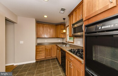 6709 Moly Dr, Falls Church, VA 22046 - photo 5