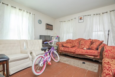 28 Barber Ave, Central Falls, RI 02863 - photo 4