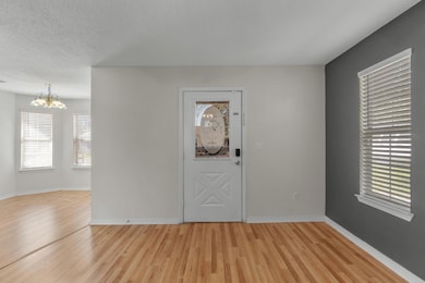 407 Apple Dr, Crestview, FL 32536 - photo 3