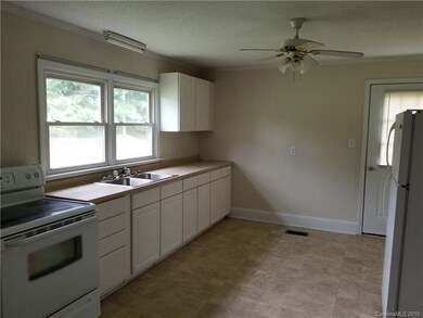 135 Vinson Rd, Statesville, NC 28677 - photo 5