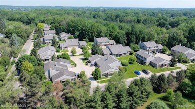 A picturesque complex with a convenient location.