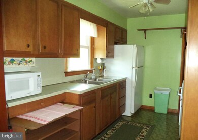 68 Dawson St, Berkeley Springs, WV 25411 - photo 7