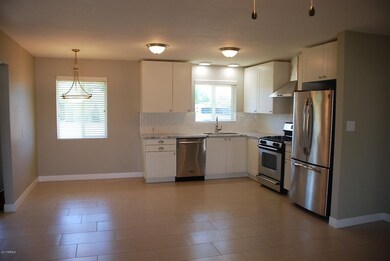 Kitchen & Breakfast Room