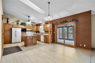 2614 Iris Ave NW, Cedar Rapids, IA 52405 - photo 7