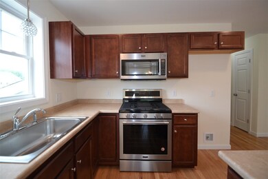 94 Millers Farm Dr unit 94, Rochester, NH 03868 - photo 4