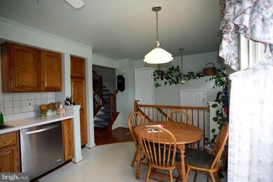 46746 Graham Cove Square, Sterling, VA 20165 - photo 5