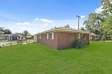 1802 Mosher Ln, Houston, TX 77088 - photo 3