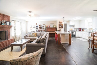 108 Edgewood Dr, Fredericksburg, TX 78624 - photo 2