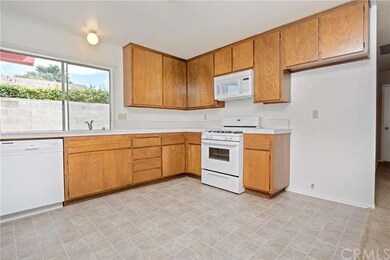 Big kitchen, light and bright; good storage, eatin