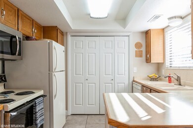 06_1839W950N_102_177_Kitchen_HiRes