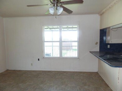 131 South Dr, Springtown, TX 76082 - photo 4