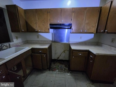 913 N Calhoun St, Baltimore, MD 21217 - photo 2