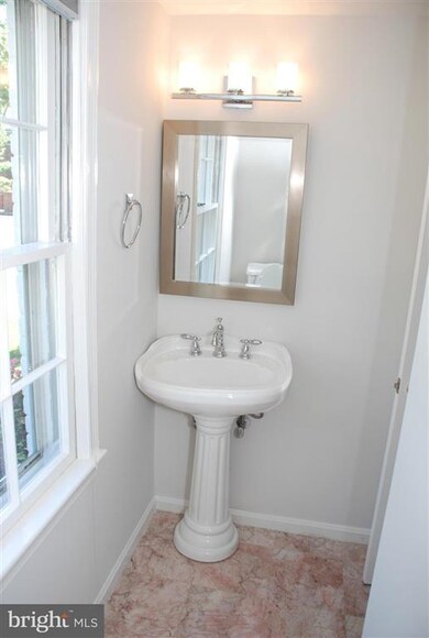 6817 Market Square Dr, McLean, VA 22101 - photo 6