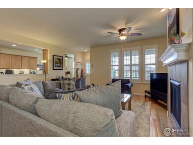 Living room w/ ceiling fan