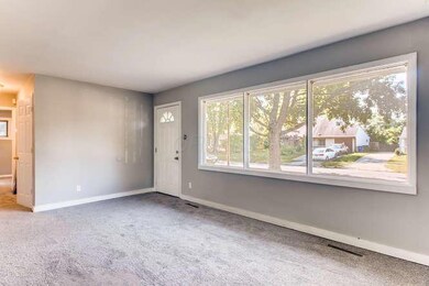 4646 Dundee Ave Columbus OH-small-006-01
