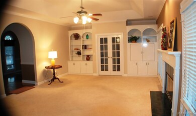 Grandroom With cabinetry