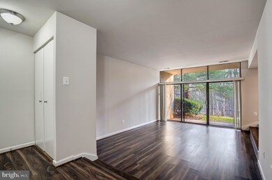 1671 Parkcrest Cir unit 101, Reston, VA 20190 - photo 4