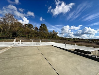 3069 Audrey Dr, Greensburg, PA 15601 - photo 2