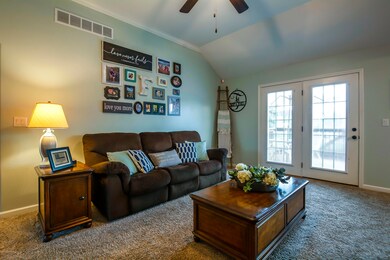 11715 Taylor Rae Dr, Louisville, KY 40229 - photo 4