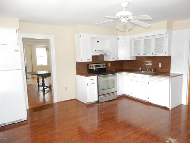 405 Prospect St, Hawley, PA 18428 - photo 4