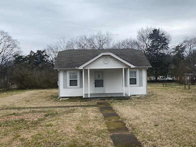 300 Kingwood Ave, Shelbyville, TN 37160 - photo 4