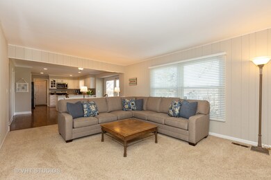 2105 Hull Ct, Naperville, IL 60565 - photo 6