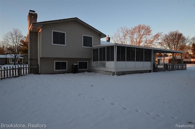 7244 Chapel View Dr, Clarkston, MI 48346 - photo 3