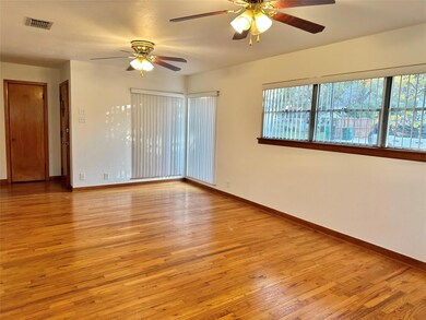 911 Dodson St, Gainesville, TX 76240 - photo 2