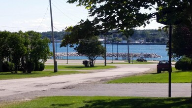 Close to public boat launch