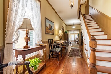 005 hallway and staircase