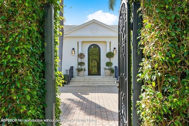 008-168KingsRoad-PalmBeach-FL-33480-SMAL