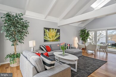 9333 Raintree Rd, Burke, VA 22015 - photo 7