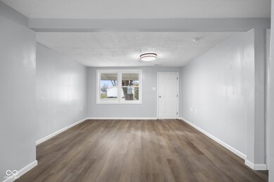 411 Jewell St, Columbus, IN 47203 - photo 3