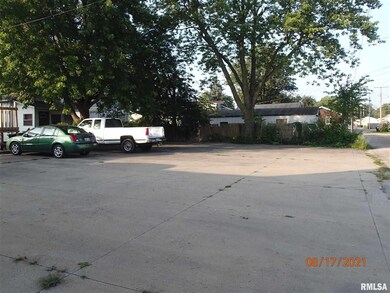 607 Keokuk St, Lincoln, IL 62656 - photo 5