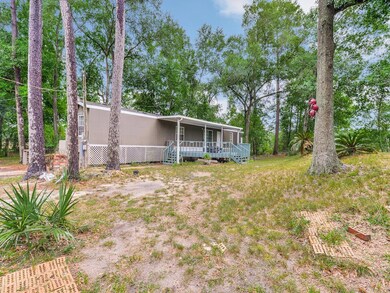 Another view of this secluded, un restricted property.