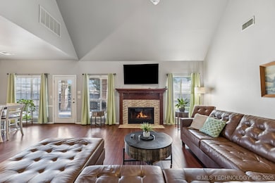 101 S Poplar Ave, Broken Arrow, OK 74012 - photo 3