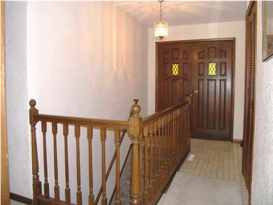 NOTE THE OPEN FOYER.