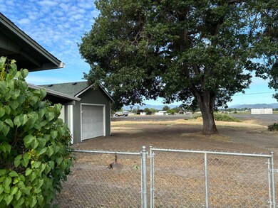 100 Laurelhurst St, Central Point, OR 97502 - photo 6