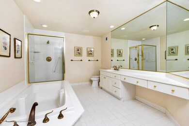 200 Heritage Ct Little Silver-large-026-